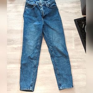 H&M slightly worn jeans size 2 Mom style
